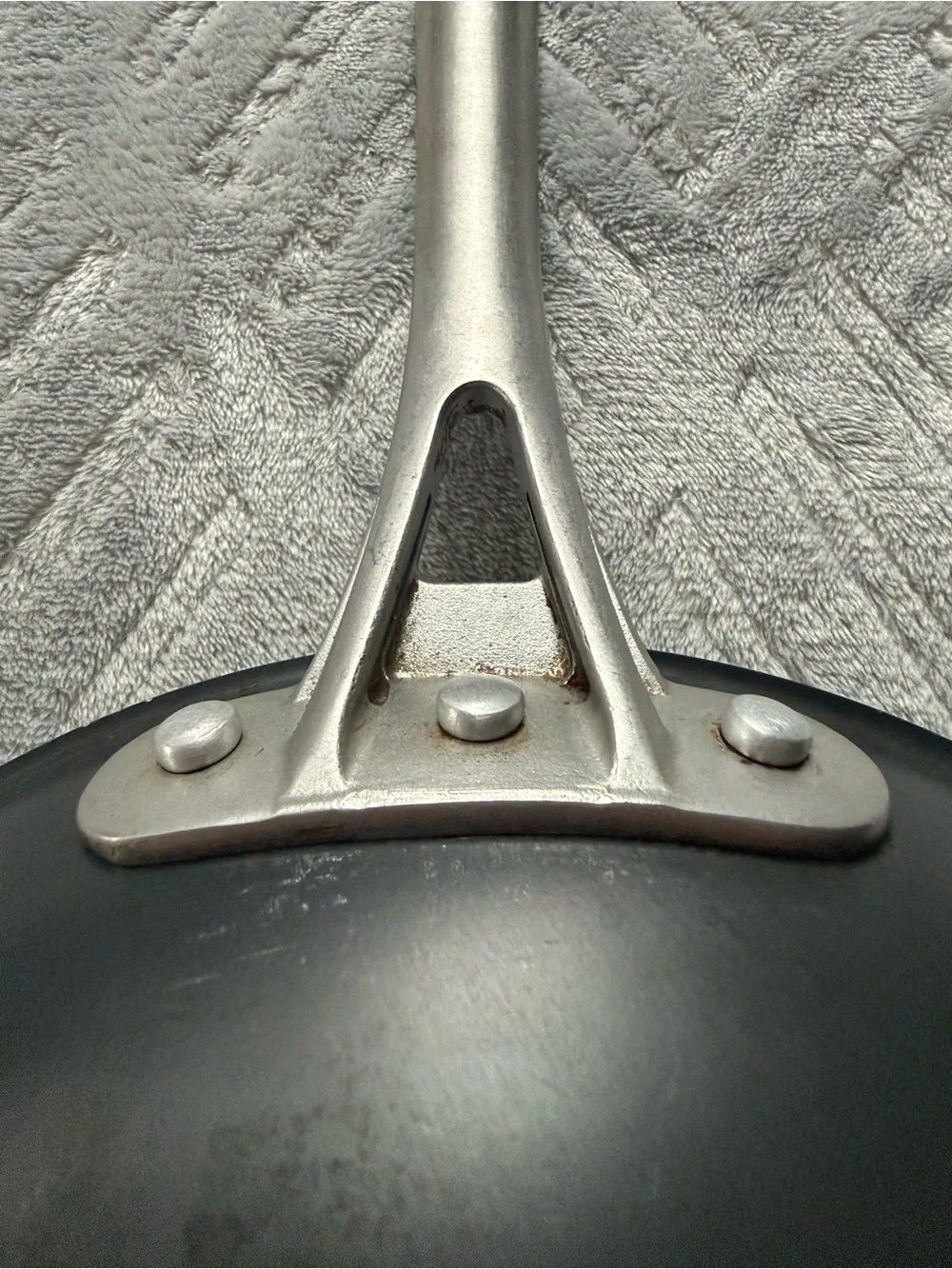 Calphalon 11-inch Sauté Pan Hard-Anodized Aluminum Skillet model 1611